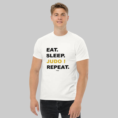 T-shirt judo blanc homme porte, illustration eat sleep judo style lifestyle